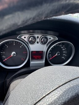 Osobní automobil Ford FOCUS - 9