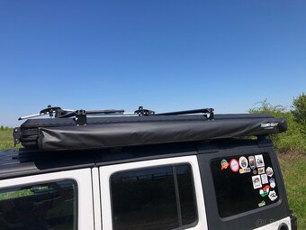 Rhino Rack markýza sunseeker s boční stěnou - 9