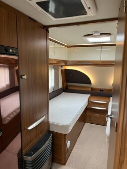Hledám výměnu za vestavbu: Luxusní karavan Hymer Eriba Nova - 9