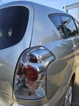 TOYOTA COROLLA VERSO 2.2 130KW - 9
