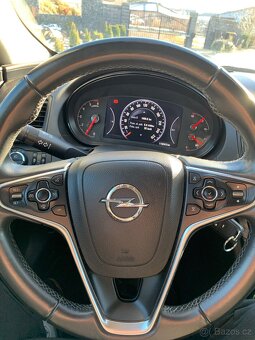 Opel insignie sporttourer - 9