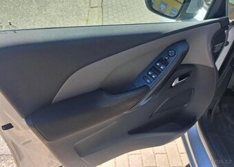 Citroën Grand C4 Picasso 1,6 e-HDi 115 ETG6 Intensive nafta - 9