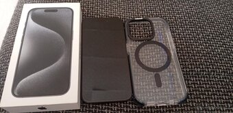 iPhone 15 Pro top stav - 9
