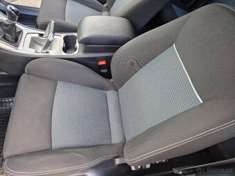 Ford S-Max 2.0 benzin 107 kw - velmi hezký - - 9