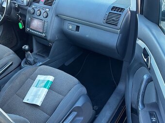 VW Touran 2.0TDi, r.2006, STK, klima, BKD, pouze prodej - 9