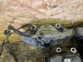 KOMPLETNÍ BRZDOVÝ SYSTÉM BMW F11/F10 3.0D 220KW - 9