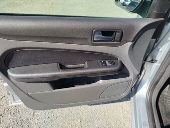 Ford Focus 1.6i 85kW, 137.864km, r.v. 7/2005 - 9