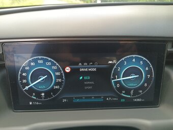 Hyundai Tucson N-line 2023, manuál, červený, 14500km,Stav n - 9