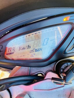 MV AGUSTA BRUTALE 675 - 9