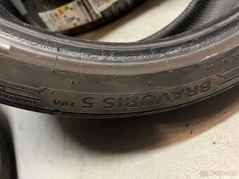 225/40R18 letní pneu BARUM BRAVURIS 5 4mm - 9