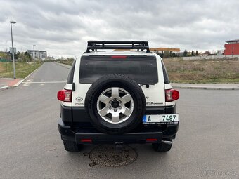 Toyota FJ Cruiser bez koroze s plnou výbavou do terénu - 9