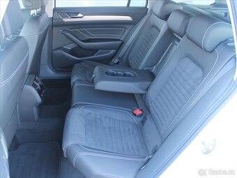 Volkswagen Passat 2,0 TDi 110kW DSG Elegance ČR 1.maj CR BMT - 9