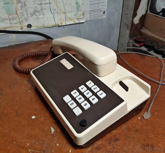 Tlačítkový telefon Tesla z roku 1983 - 9