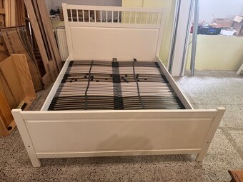 Hezká bílá postel-letiště IKEA HEMNES 160x200 - 9