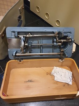 retro šicí stroj 1960 socializmus - 9