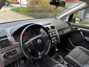 Volkswagen Touran 1.4 TSI 103kW Freestyle Navi Xenony 7 míst - 9