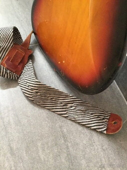 Vintage basová kytara Fender American Jazz ze 70. let, vzácn - 9