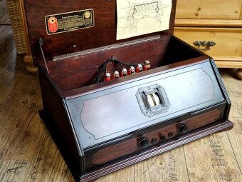 Velké starožitné rádio RCA, AR-919, USA, 1925 - 9