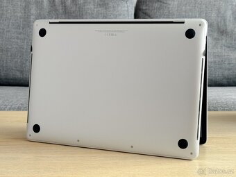 Apple MacBook Pro 13" - 16GB RAM - 100% STAV NOVÉHO KUSU - 9