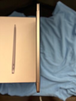 MacBook Air 13” (2020) – Intel Core i5, 8GB RAM, 256GB SSD - 9