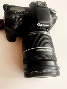 Prodám zrcadlovku Canon EOS 50D s příslušenstvím a bleskem - 9