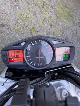 Suzuki gsr 600 - 9