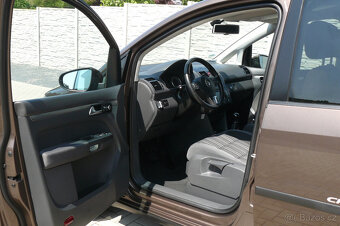 VW TOURAN CROSS 1.4TSI, XENONY, 7-MÍST, ALU., NOVÉ ROZVODY - 9