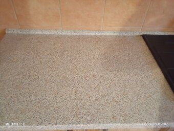 Kuchyňská linka s kamenným dřezem - 9