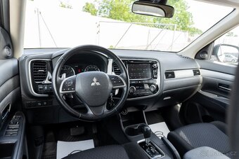 Mitsubishi Outlander 2.0 MIVEC 4x4 Automat - 9