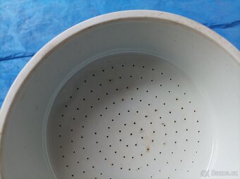 Porcelánový trychtýř - sítko, průměr 21 cm - 9