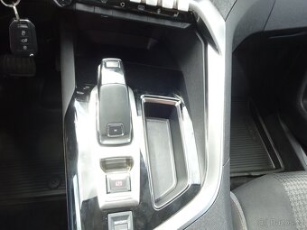Peugeot 3008 1.2 PureTech r.v.2017(96 kw) serv.kníž. - 9