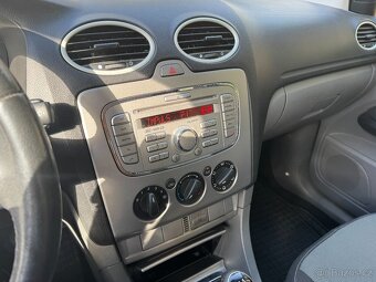 Ford Focus 1,6i 74KW, MANUÁL, KLIMA, TAŽNÉ, CENTRÁL - 9