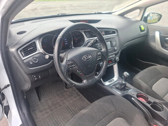 Kia Ceed 1.6CRDi 100kW,digi klima,tažné zařízení - 9