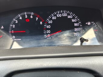 Toyota Corolla 1,6 , 81 kW - 9