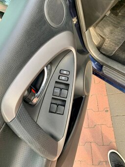 Toyota RAV4 - 9