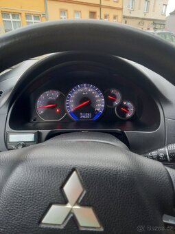 Mitsubishi Grandis - 9