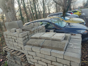 Dlažební betonové kostky / zámková dlažba přírodní 20x10x8cm - 9