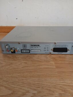 DVD  PŘEHRAVAČ  ZN.  THOMSON  220  V. - 9