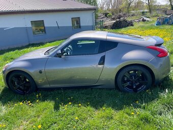 Nissan 370Z - 9