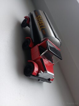 Auto, náklaďák, garáž - 9