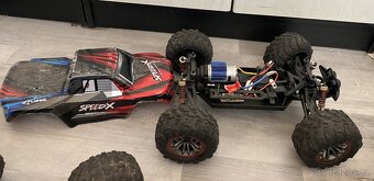 RC auta 30 kusů, karoserie, baterky, náhradní díly, ovladače - 9