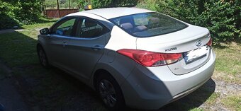 Hyundai Elantra 1,6 benzín - 9