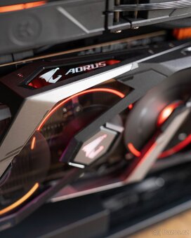 MINI HERNÍ PC - Core i7-9700K / 16GB / RTX 2080 / 1TB SSD - 9