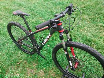 KARBONOVÉ HORSKÉ KOLO 29 .,. TREK VELIKOST XS - 9