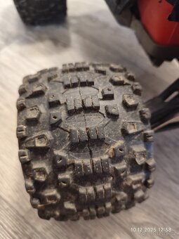 Prodám RC model Traxxas Summit 1:8 - 9