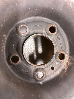 Prodám kompletně kola 5x112 ( plecháče) - 9