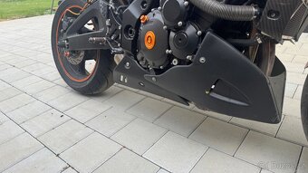 Suzuki GSR 600 - 9