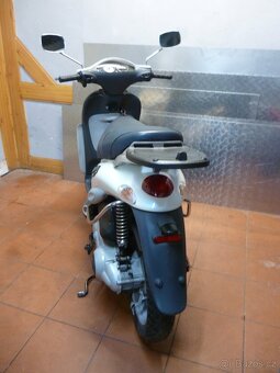 Piaggio Liberty 150. rok 2001, Najeto 24 600km. - 9