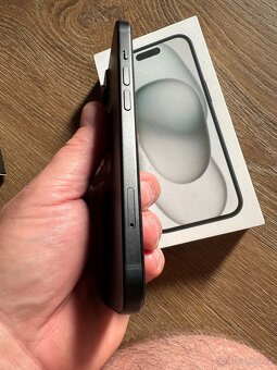 Zánovní IPhone 15 128gb - 9