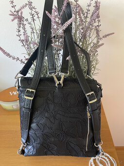 Černý vyšívaný elegantní batoh Desigual. Nový s visačkou - 9